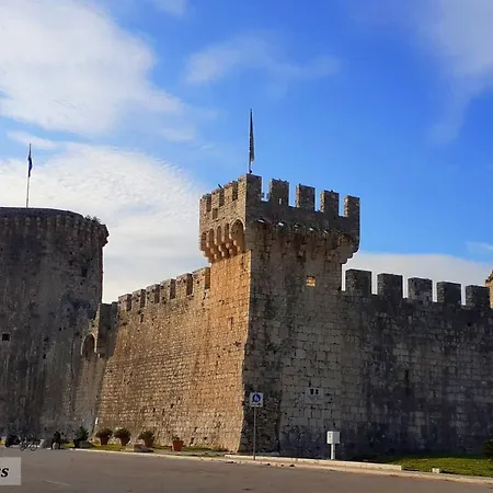 Charming Petrus **** * Trogir