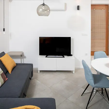 Apartment Charming Petrus **** *
