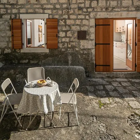 Charming Petrus **** *